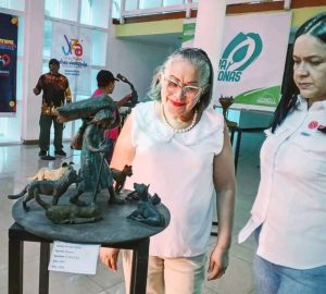 photo_5035383125298580400_y