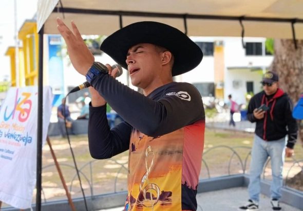 photo_5037634925112265778_y