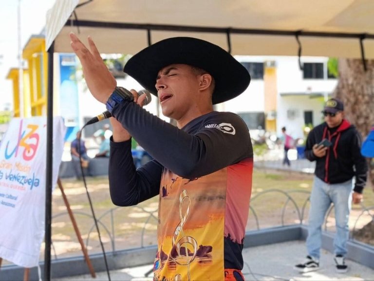 photo_5037634925112265778_y