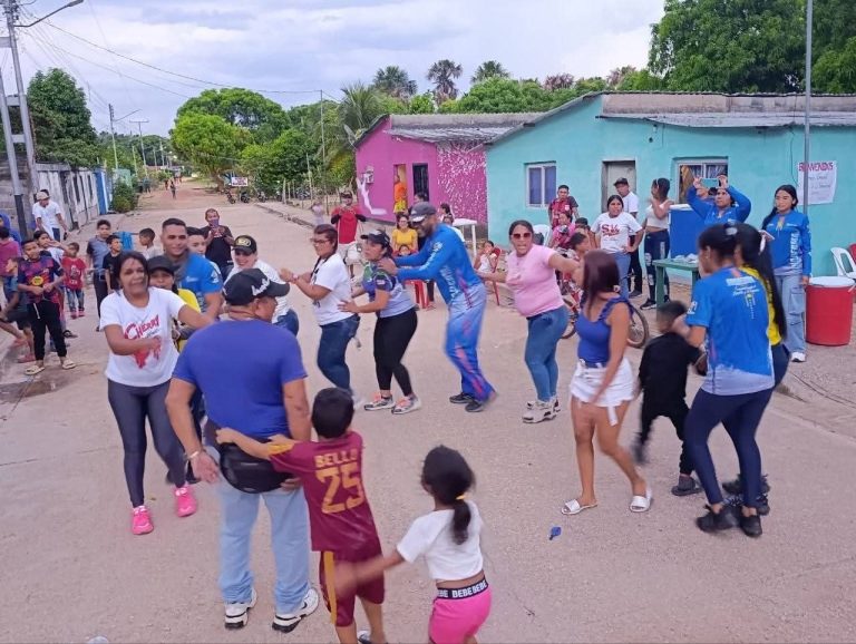 photo_5069188855835069575_y