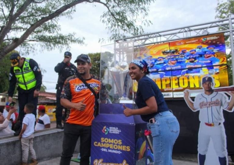 photo_5093615889625582554_y