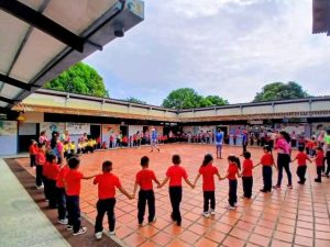 photo_5114350634521005014_y